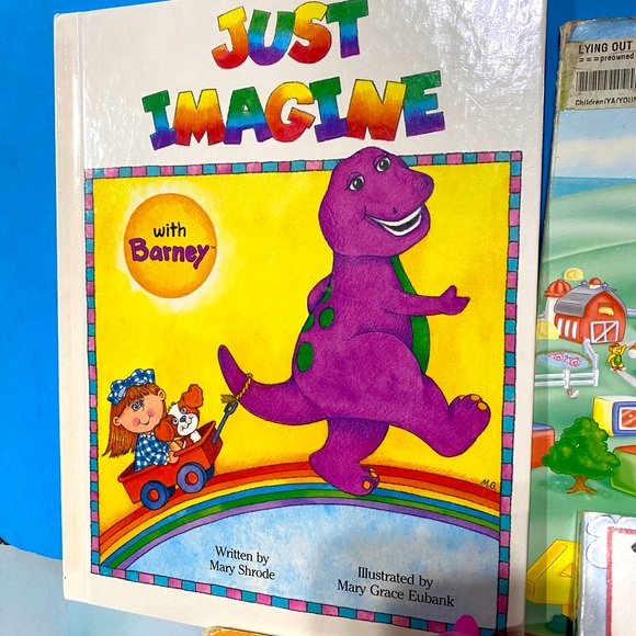BARNEY THE PURPLE DINOSAUR VTG 90’s BOOK BUNDLE OF 4 BOOKS & PURPLE DINOSAUR - Picture 5 of 10